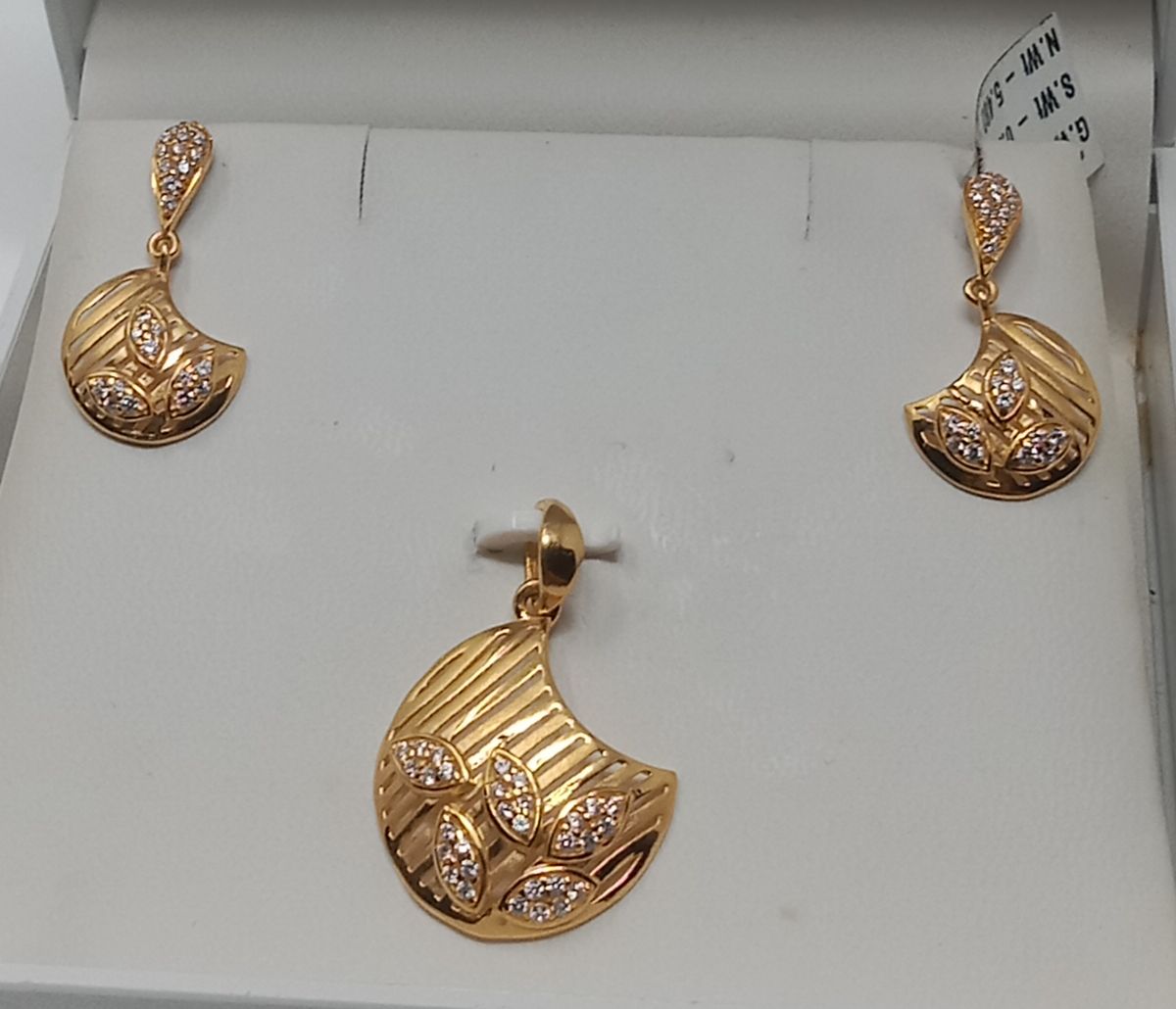 Pendent Set